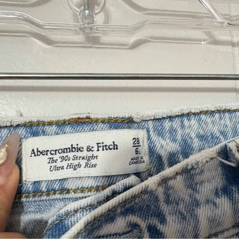 Abercrombie & Fitch 90’s Straight Ultra High Rise Jeans Light Wash Size 6 / 28 - Picture 3 of 10